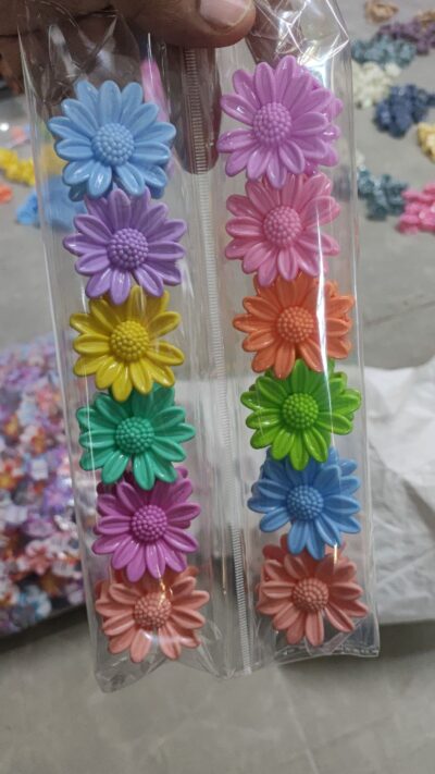 Matte Daisy Flower Hair Claw Clips (1 Pc)